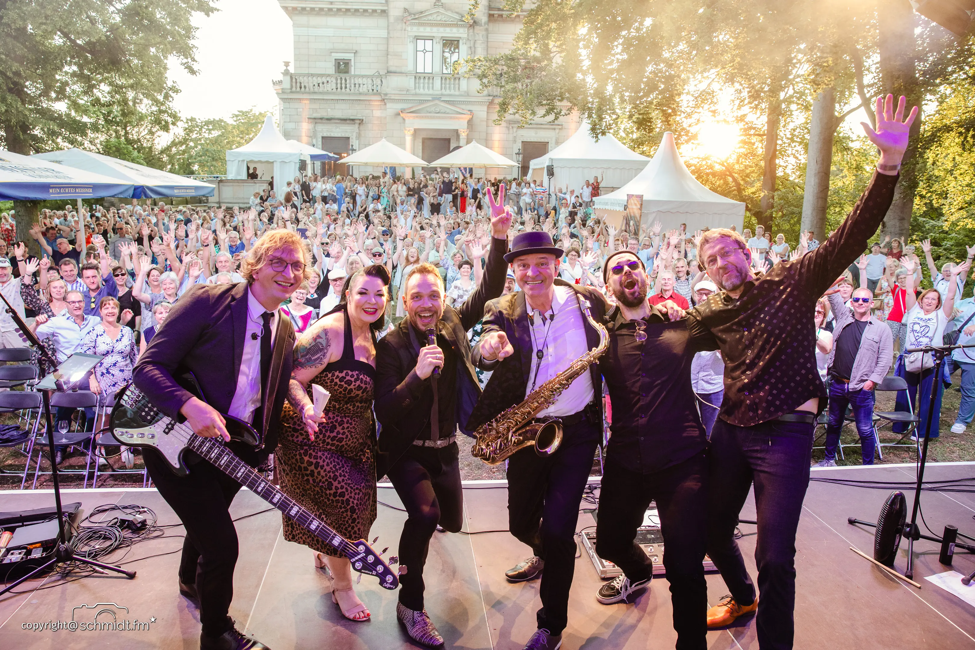 Kiki de Ville und Mazze Wiesner mit Band auf der Bühne zur 15. Dresdner Schlössernacht